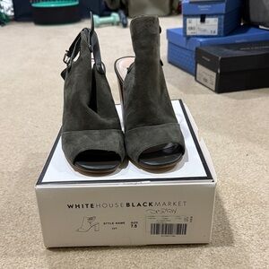 EUC White House Black Market Ivy Olive Suede Peep Toe Heels